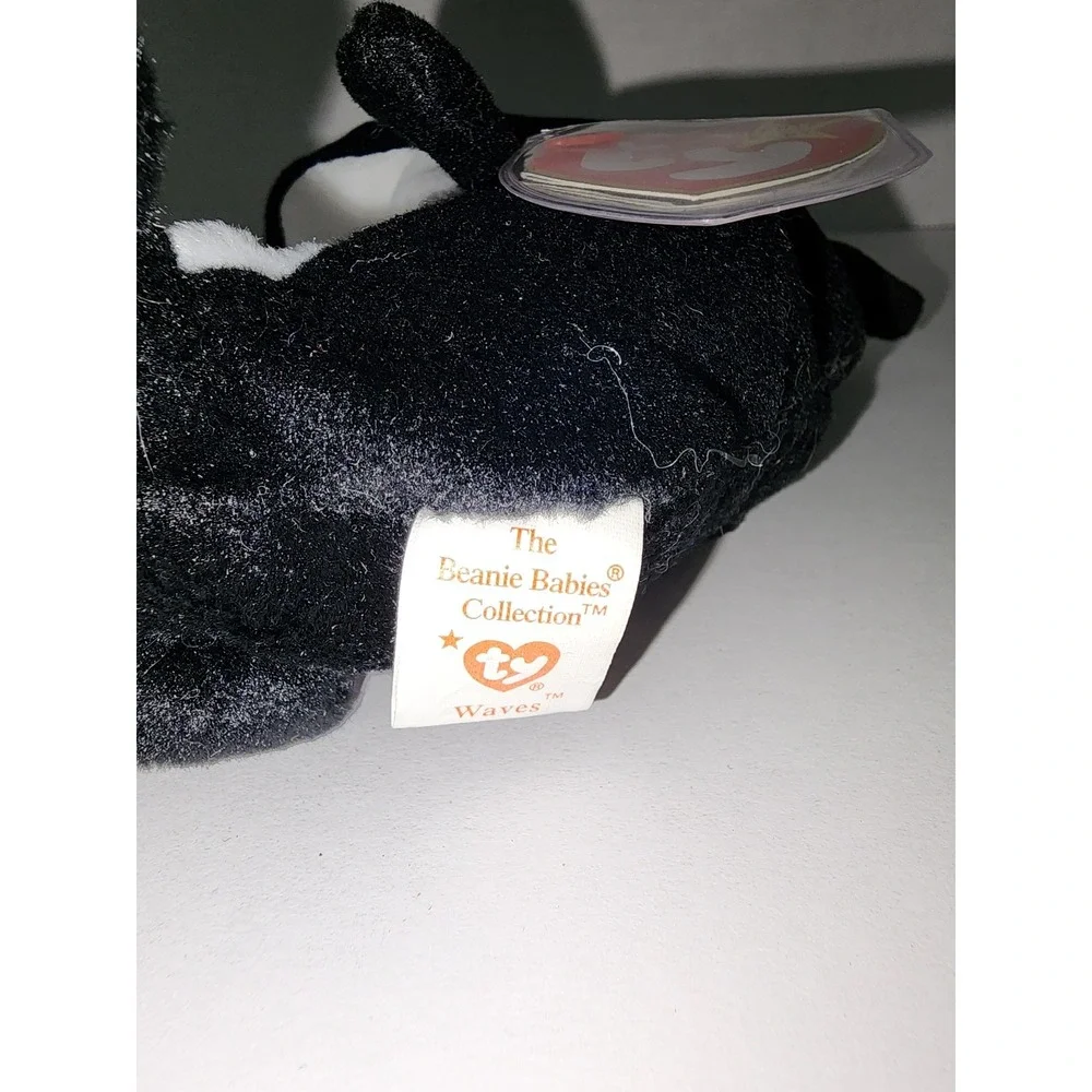 Ty Beanie Babies‎ Waves The Whale Red Star Tag